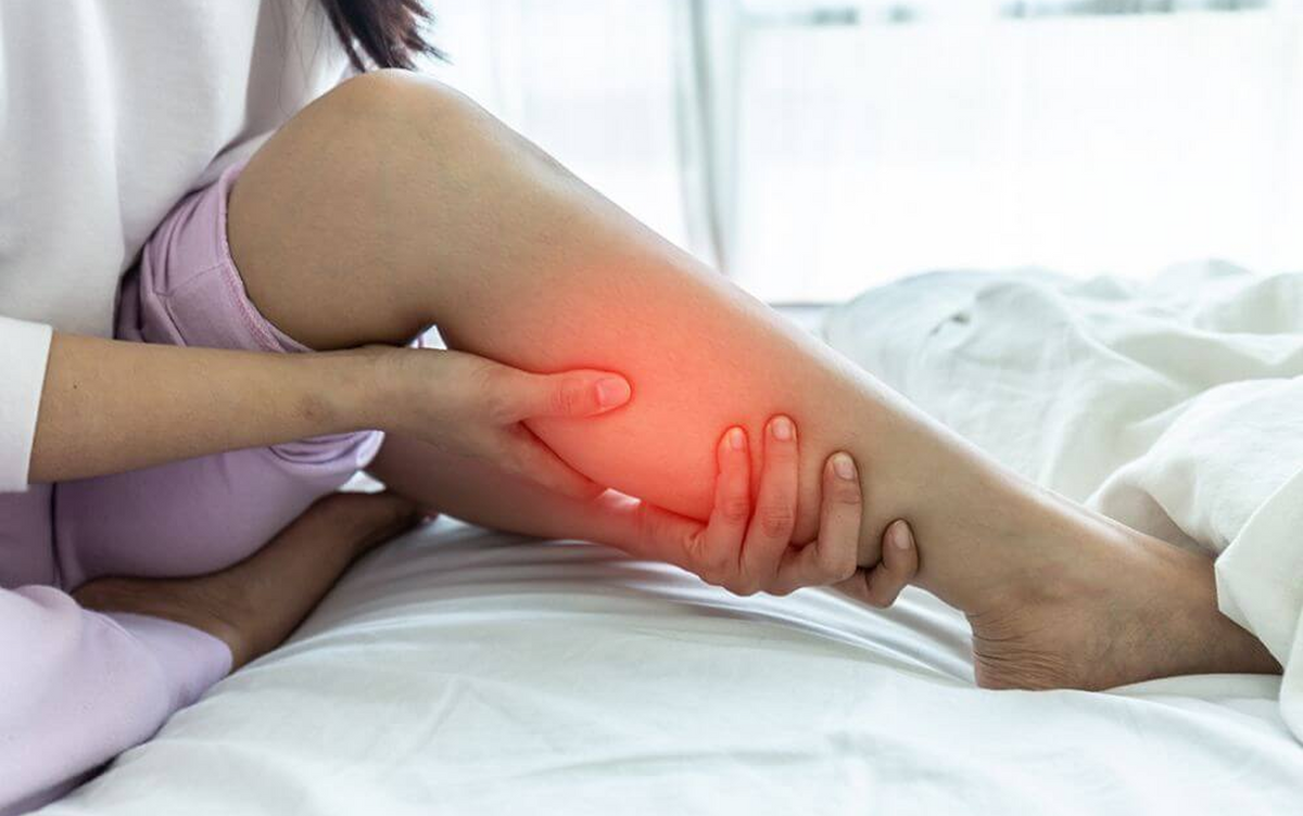 Jambes lourdes chaleur : pourquoi vos jambes pèsent plus lourd (et comment les soulager)