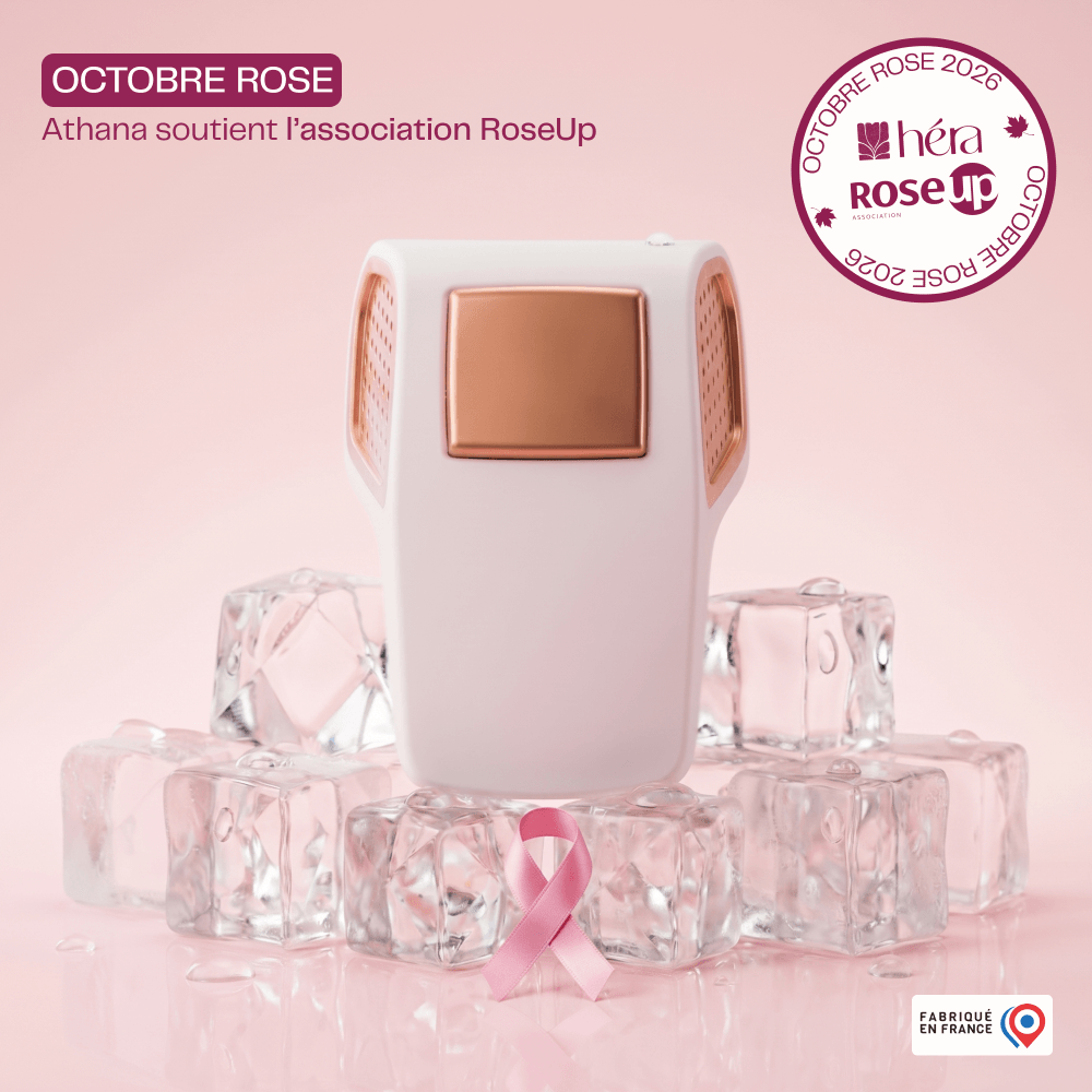 Appareil Héra posé sur des glaçons avec un ruban rose, aux couleurs d'Octobre Rose 2026 en soutien à l'association RoseUp